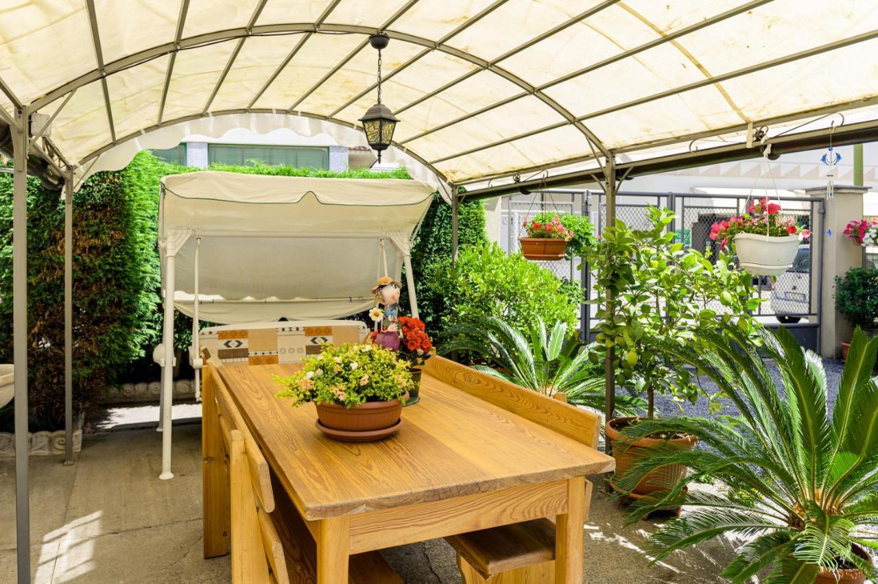 Le Rondini Hotel Тирано Екстериор снимка