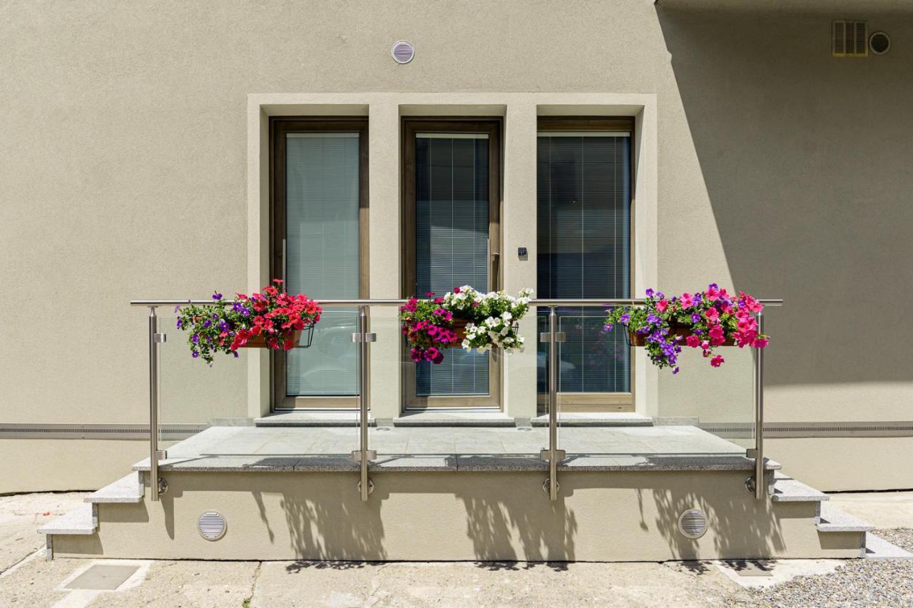 Le Rondini Hotel Тирано Екстериор снимка